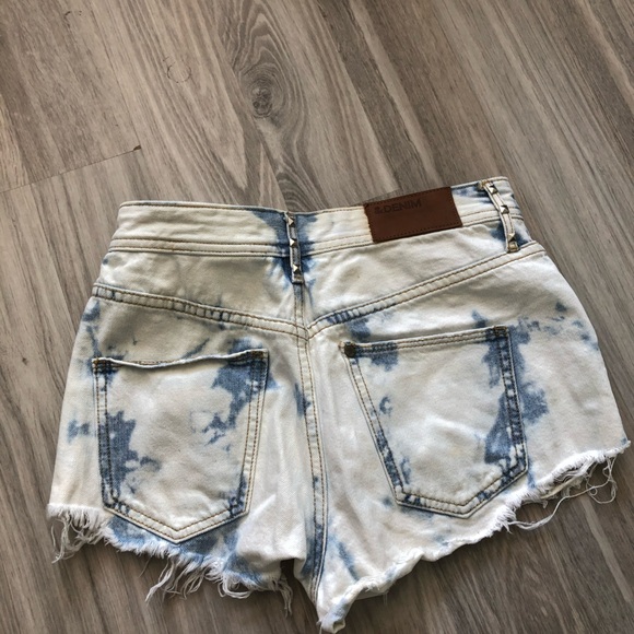 H&M Shorts - Picture 2 of 4